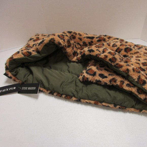Steve Madden Leopard Print Pocket Scarf Army Green Fleece Lined Animal w/snap - Picture 1 of 8